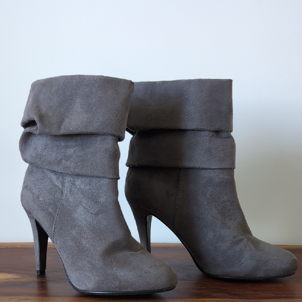 Express Charcoal Suede Heeled Boots